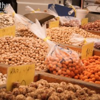 Halbinsel Sithonia - Nüsse auf dem Markt von Nikiti