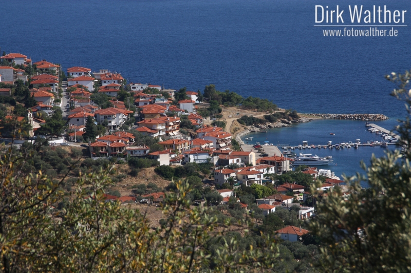 Inland von Chalkidiki - Blick auf ein typisches Küstendorf
